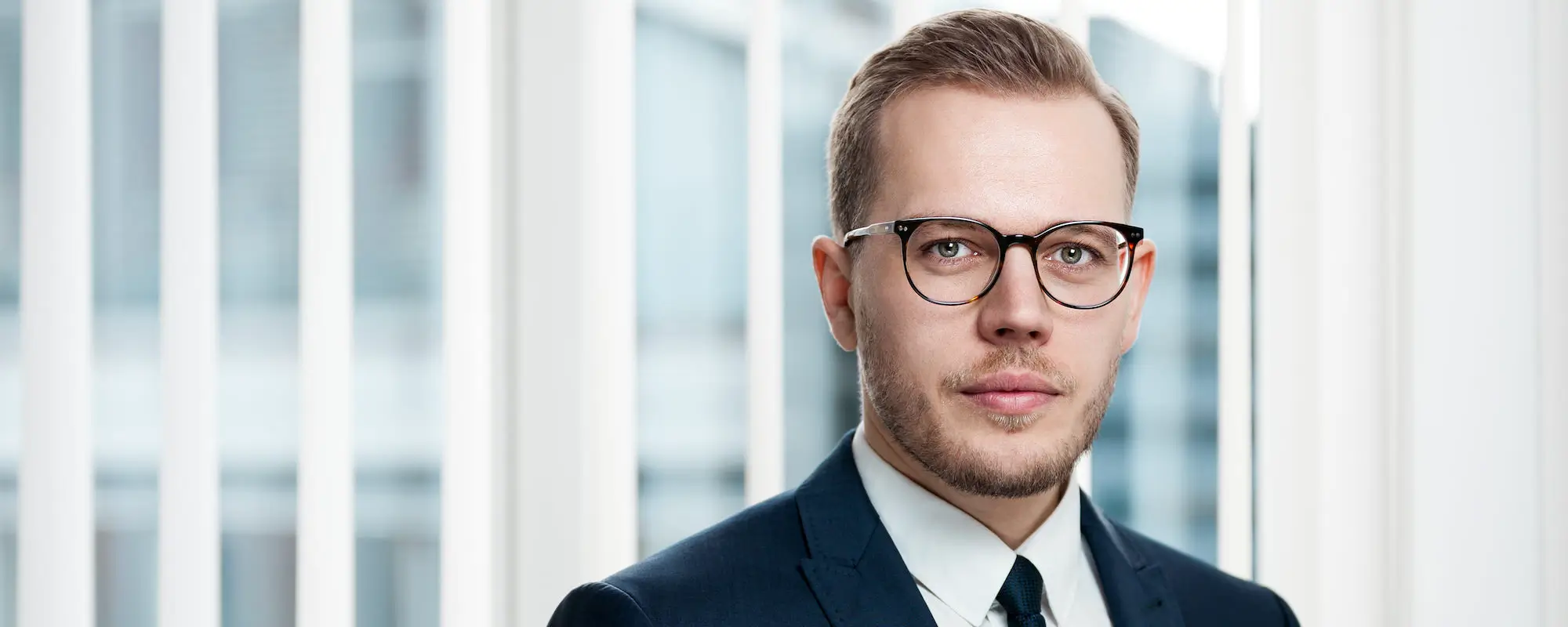 Porträt von Rechtsanwalt Vincent Thieme, Fachanwalt für Insolvenz- und Sanierungsrecht der Kanzlei FRH Erfurt.